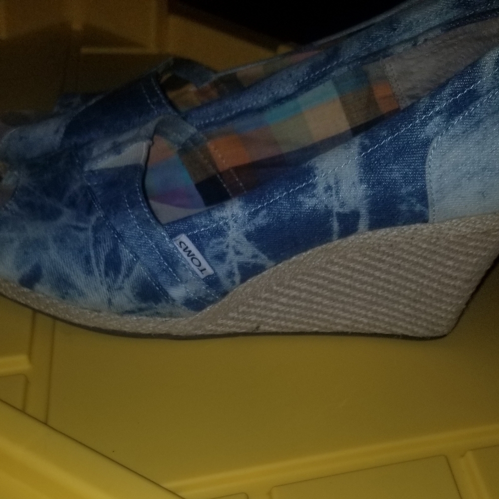 TOMS - Picture 2 of 12